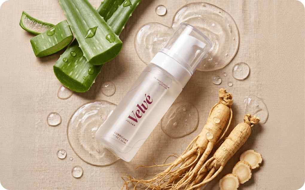 Intimate Lubricant velvé with aloe vera and ginseng on a beige background